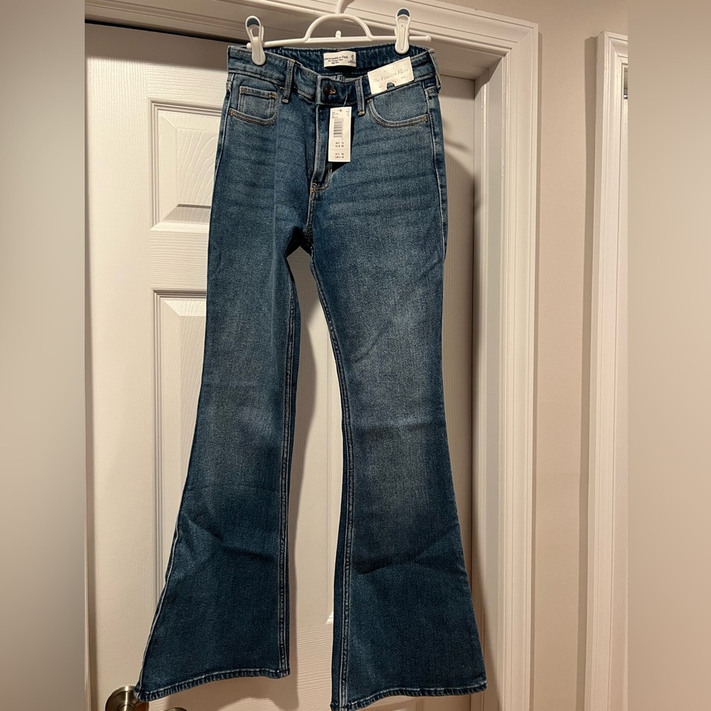New with tags Womens Abercrombie high rise The Vintage Flare Jeans Size 26 R